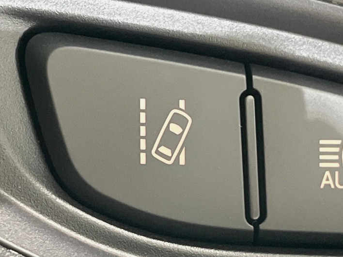 2015 Toyota Vitz DBA-KSP130 (UW-6a28d5b28a3de)[26]