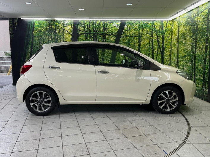 2015 Toyota Vitz DBA-KSP130 (UW-6a28d5b28a3de)[4]