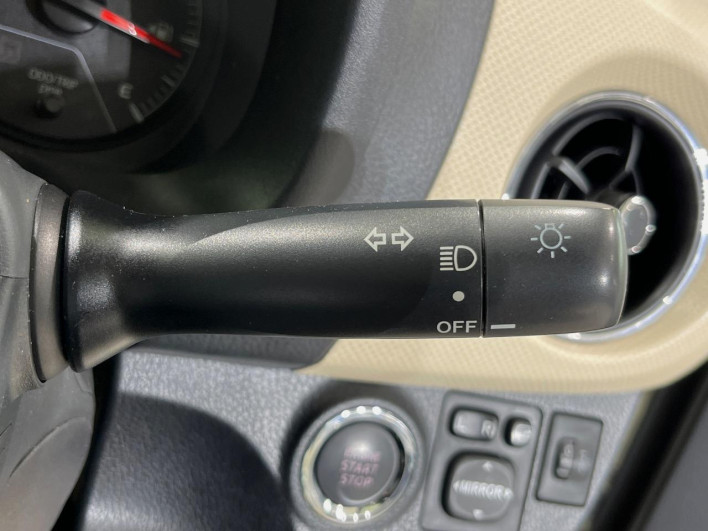 2015 Toyota Vitz DBA-KSP130 (UW-6a28d5b28a3de)[27]