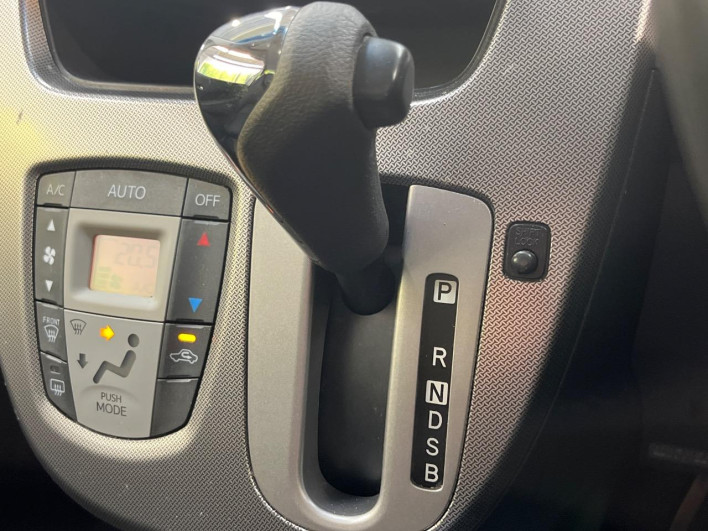 2013 Daihatsu Move DBA-LA100S (UW-6a28d5bac6c7f)[16]