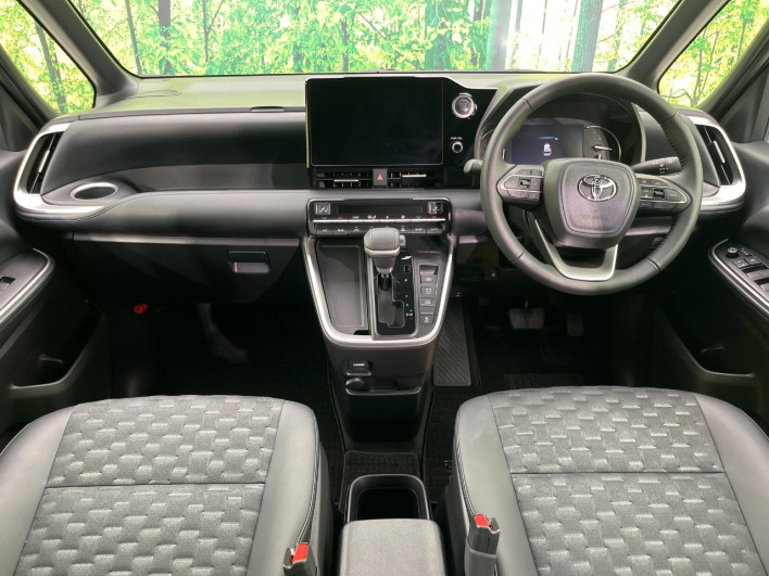 2022 Toyota Voxy 6BA-MZRA90W (UW-6a28d65357e3f)[29]