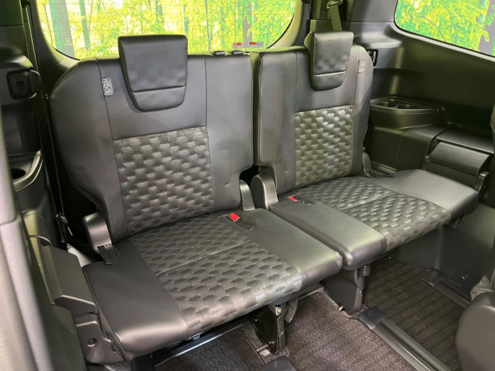 2022 Toyota Voxy 6BA-MZRA90W (UW-6a28d65357e3f)[25]