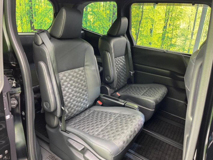 2022 Toyota Voxy 6BA-MZRA90W (UW-6a28d65357e3f)[24]