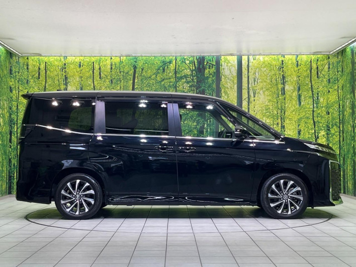 2022 Toyota Voxy 6BA-MZRA90W (UW-6a28d65357e3f)[10]