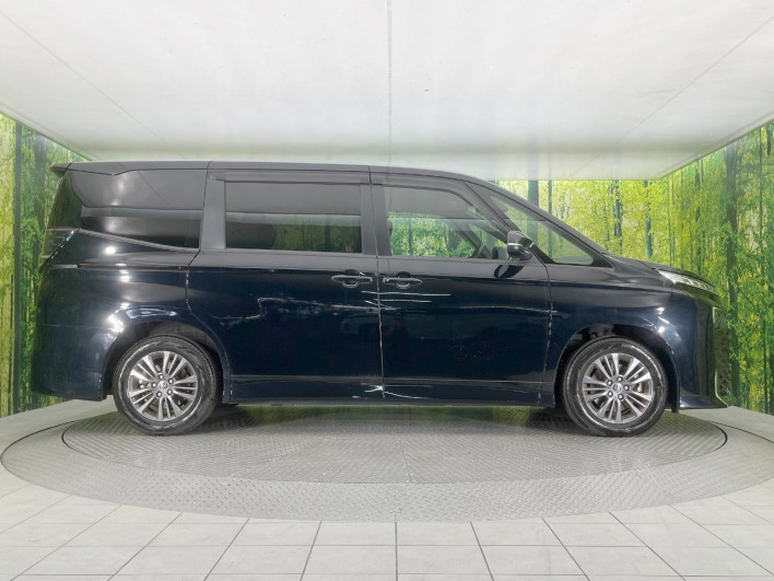 2022 Toyota Voxy 6BA-MZRA90W (UW-6a28d653c21e8)[17]