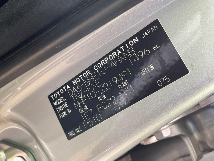 2013 Toyota Aqua DAA-NHP10 (UW-6a28d65b7fef8)[1]