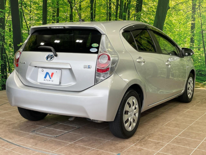 2013 Toyota Aqua DAA-NHP10 (UW-6a28d65b7fef8)[15]