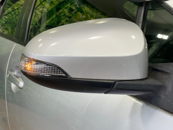 2013 Toyota Aqua DAA-NHP10 (UW-6a28d65b7fef8)[19]