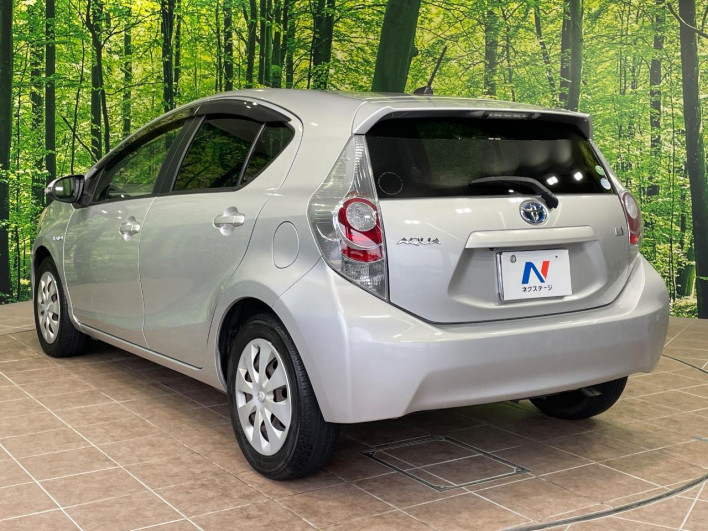 2013 Toyota Aqua DAA-NHP10 (UW-6a28d65b7fef8)[13]
