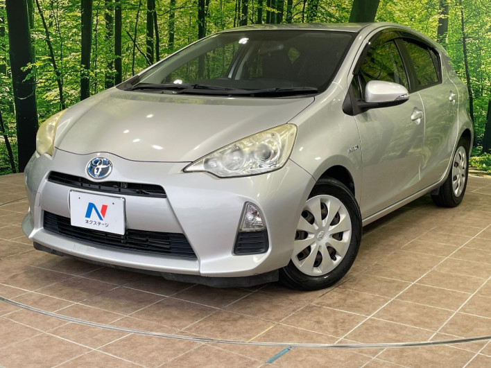 2013 Toyota Aqua DAA-NHP10 (UW-6a28d65b7fef8)[0]