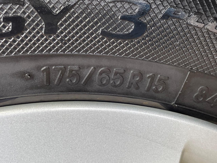 2013 Toyota Aqua DAA-NHP10 (UW-6a28d65b7fef8)[23]