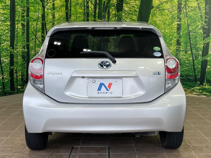 2013 Toyota Aqua DAA-NHP10 (UW-6a28d65b7fef8)[14]