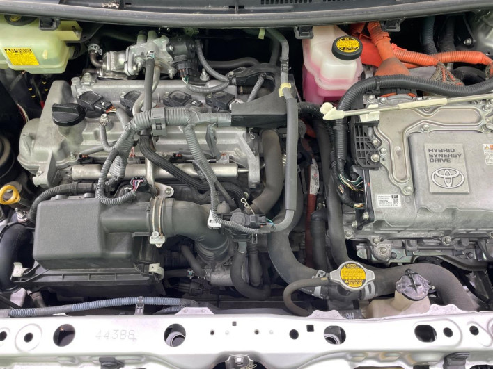 2013 Toyota Aqua DAA-NHP10 (UW-6a28d65b7fef8)[4]