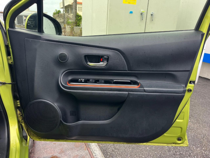 2015 Toyota Aqua DAA-NHP10 (UW-6a28d65c88386)[29]