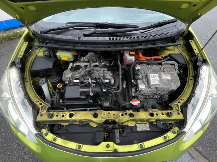 2015 Toyota Aqua DAA-NHP10 (UW-6a28d65c88386)[4]