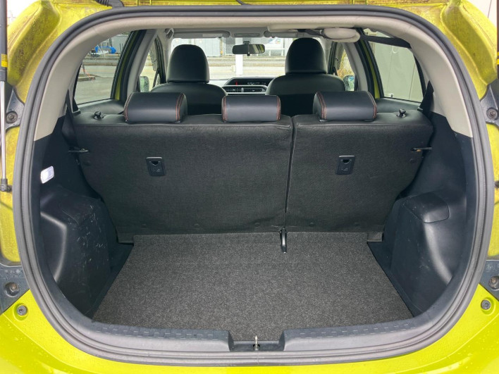2015 Toyota Aqua DAA-NHP10 (UW-6a28d65c88386)[25]