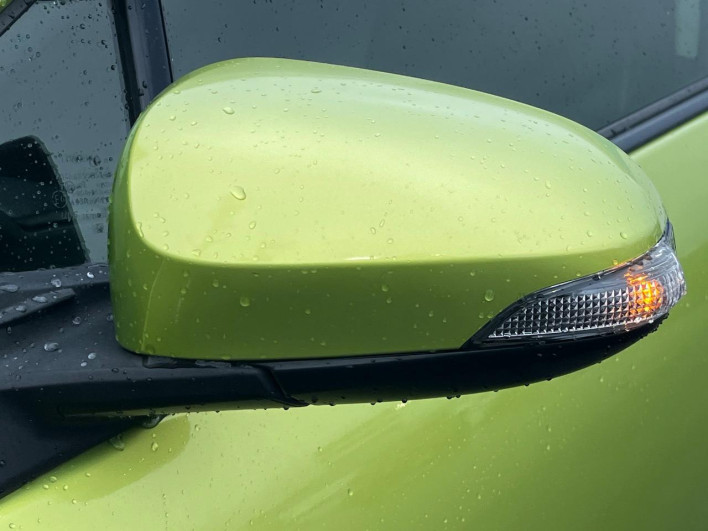 2015 Toyota Aqua DAA-NHP10 (UW-6a28d65c88386)[13]