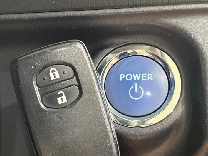 2016 Toyota Aqua DAA-NHP10 (UW-6a28d65cd7047)[25]