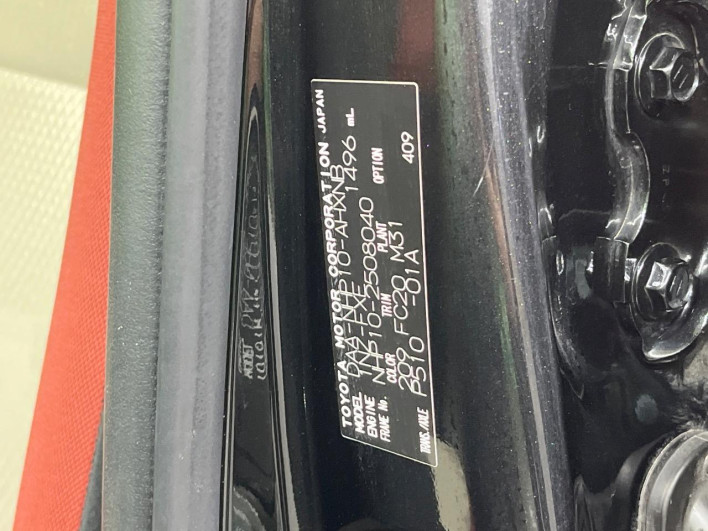 2016 Toyota Aqua DAA-NHP10 (UW-6a28d65cd7047)[1]