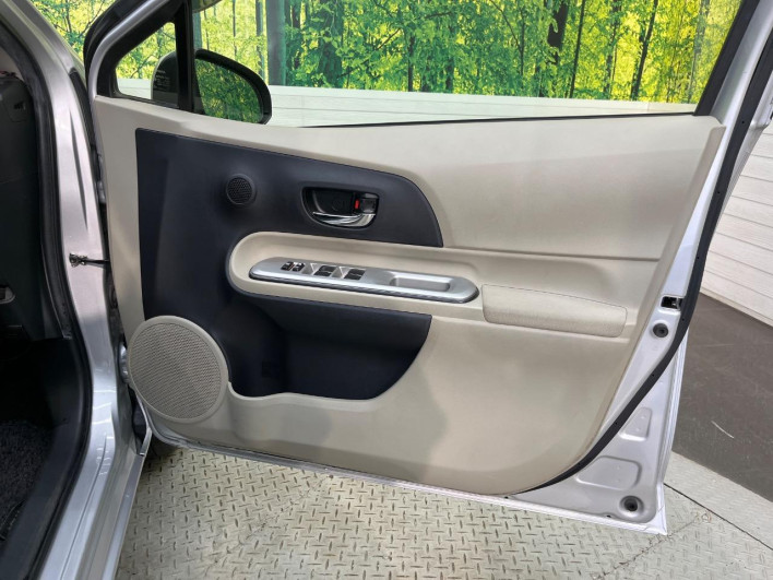 2013 Toyota Aqua DAA-NHP10 (UW-6a28d65f4bb02)[17]