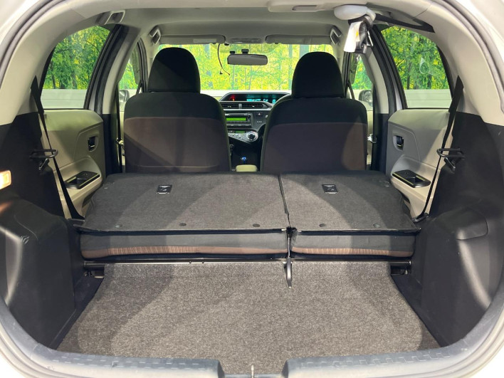 2013 Toyota Aqua DAA-NHP10 (UW-6a28d65f4bb02)[15]