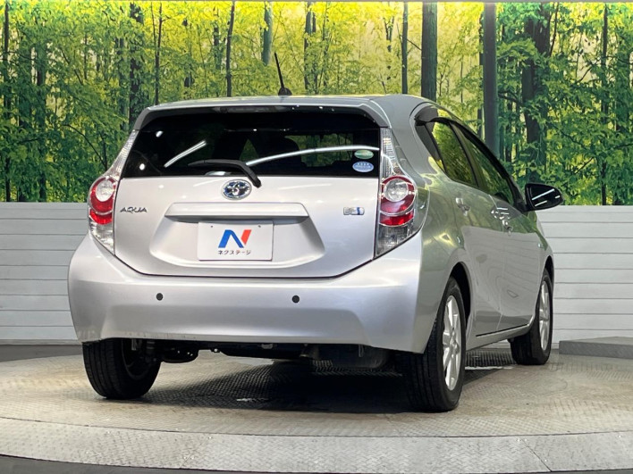 2013 Toyota Aqua DAA-NHP10 (UW-6a28d65f4bb02)[22]