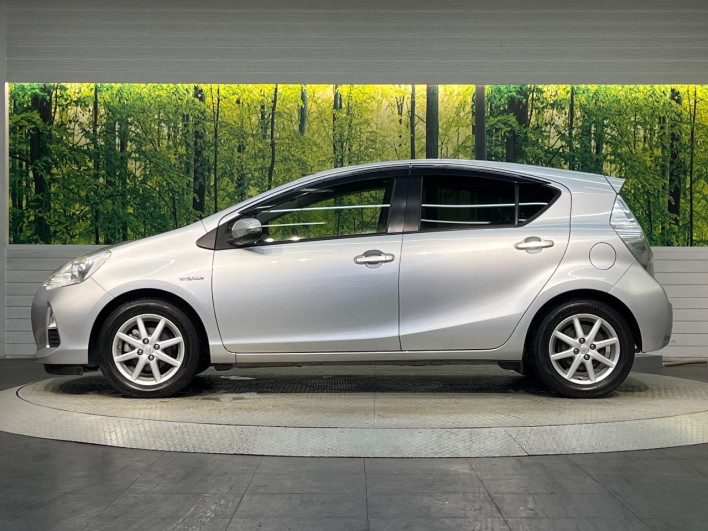 2013 Toyota Aqua DAA-NHP10 (UW-6a28d65f4bb02)[7]