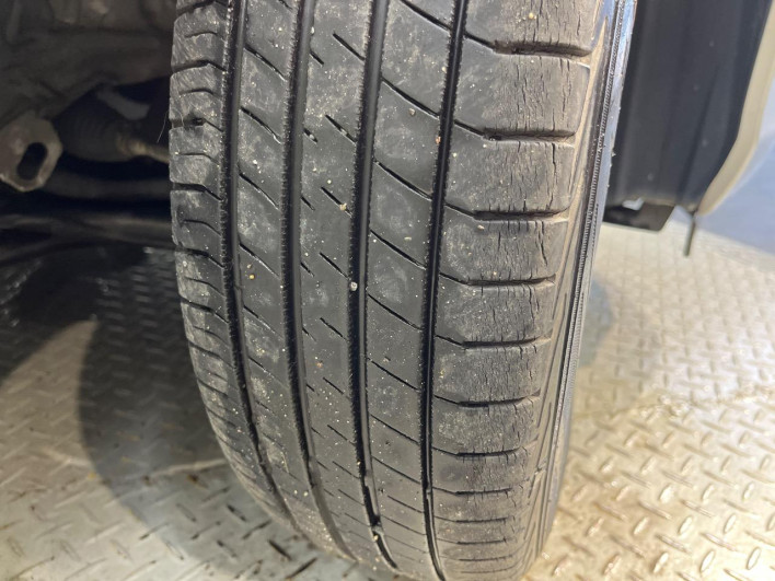 2013 Toyota Aqua DAA-NHP10 (UW-6a28d65f4bb02)[28]