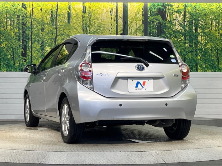 2013 Toyota Aqua DAA-NHP10 (UW-6a28d65f4bb02)[8]