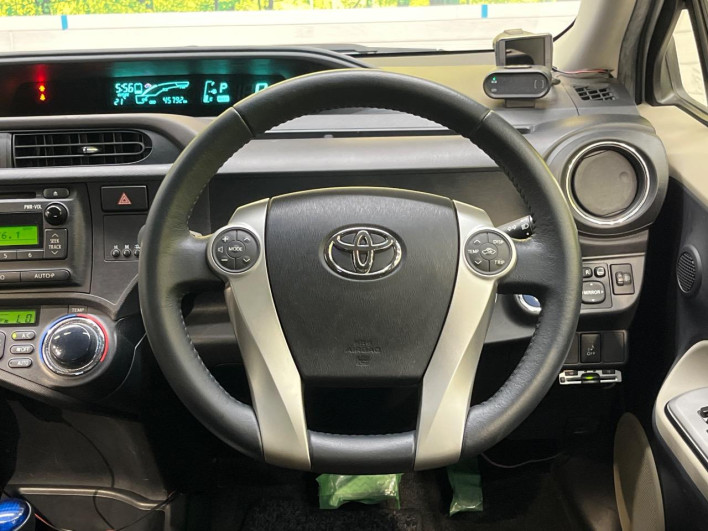 2013 Toyota Aqua DAA-NHP10 (UW-6a28d65f4bb02)[21]