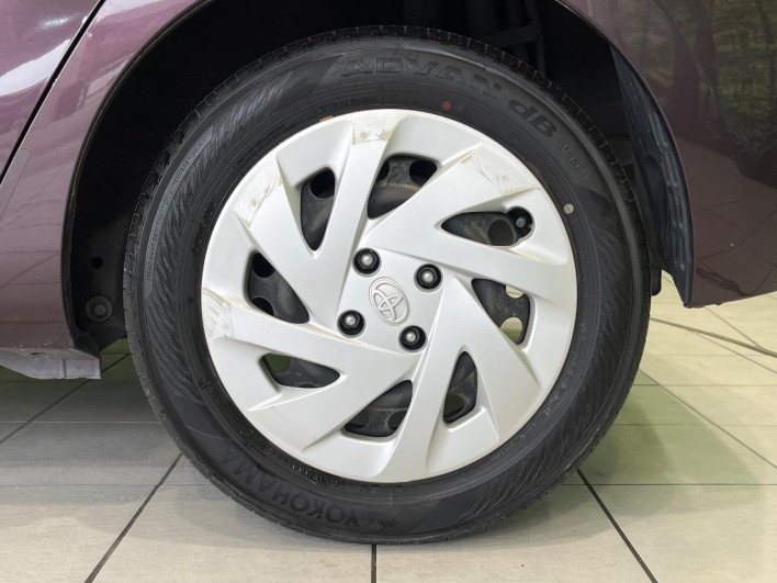 2016 Toyota Aqua DAA-NHP10 (UW-6a28d661508a5)[12]