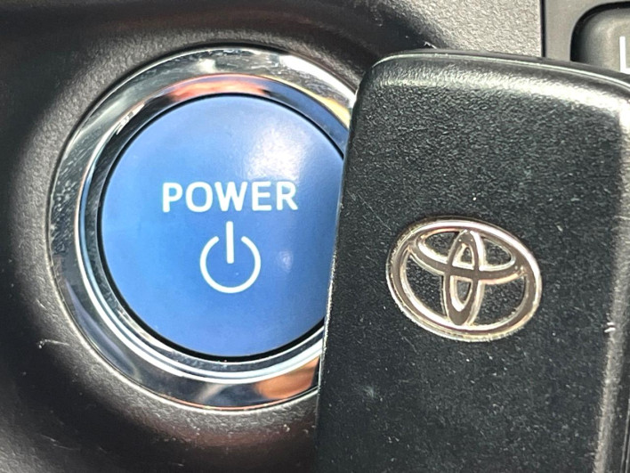 2017 Toyota Aqua DAA-NHP10 (UW-6a28d6631f085)[16]