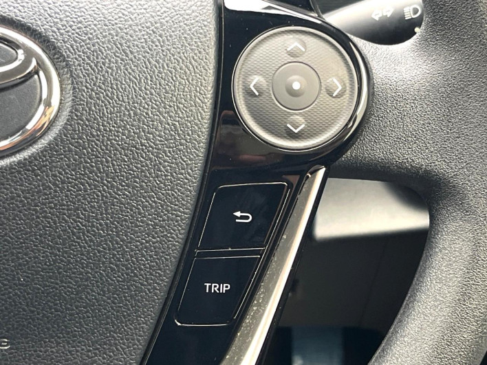 2017 Toyota Aqua DAA-NHP10 (UW-6a28d6631f085)[20]