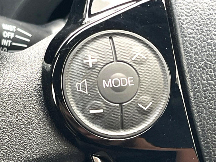 2017 Toyota Aqua DAA-NHP10 (UW-6a28d6631f085)[19]