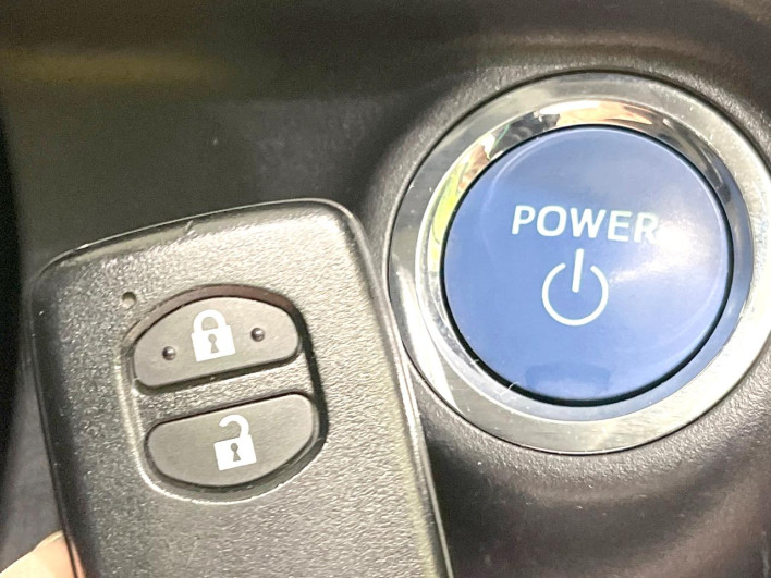 2018 Toyota Aqua DAA-NHP10 (UW-6a28d663a7e4f)[21]