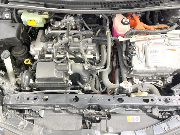 2018 Toyota Aqua DAA-NHP10 (UW-6a28d663a7e4f)[4]