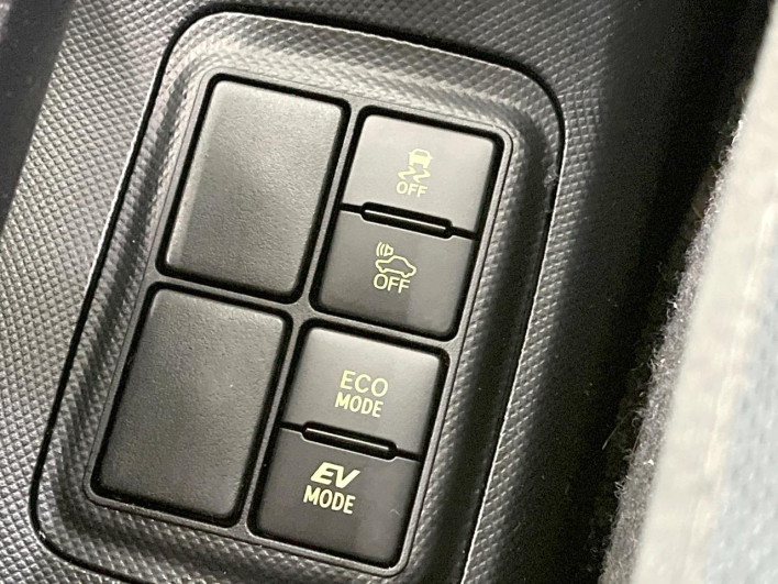 2018 Toyota Aqua DAA-NHP10 (UW-6a28d663a7e4f)[26]