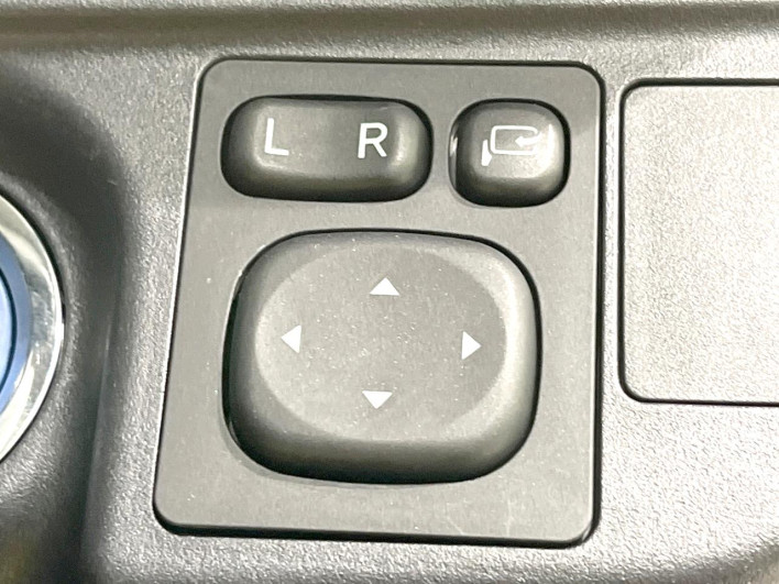 2018 Toyota Aqua DAA-NHP10 (UW-6a28d663a7e4f)[24]
