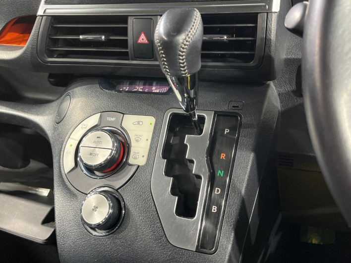 2015 Toyota Sienta DAA-NHP170G (UW-6a28d6656ddf5)[21]