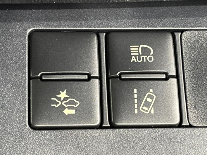 2015 Toyota Sienta DAA-NHP170G (UW-6a28d6656ddf5)[13]