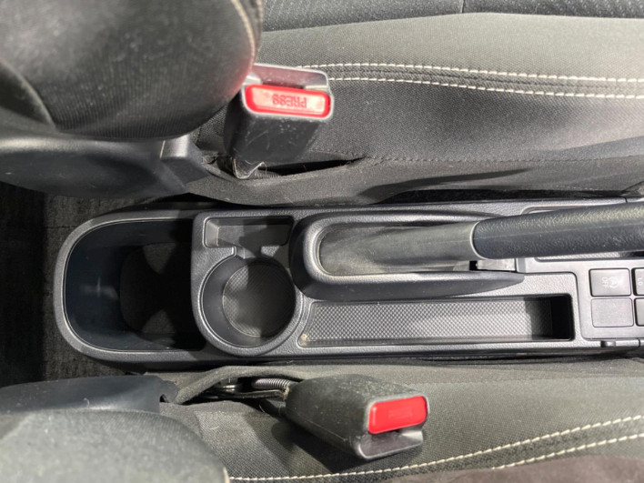 2017 Toyota Vitz DBA-NSP130 (UW-6a28d6690e78f)[28]