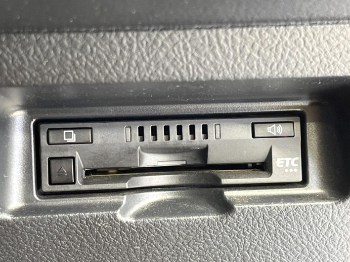 2017 Toyota Vitz DBA-NSP130 (UW-6a28d6690e78f)[9]