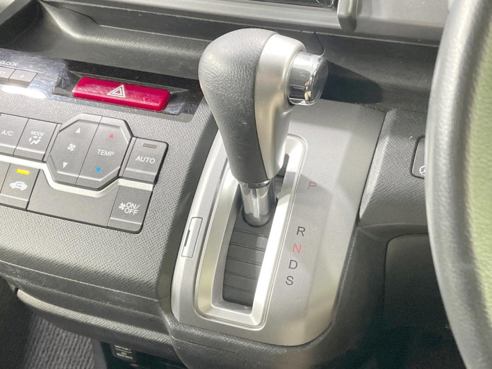 2014 Honda Stepwgn Spada DBA-RK6 (UW-6a28d67a29925)[25]