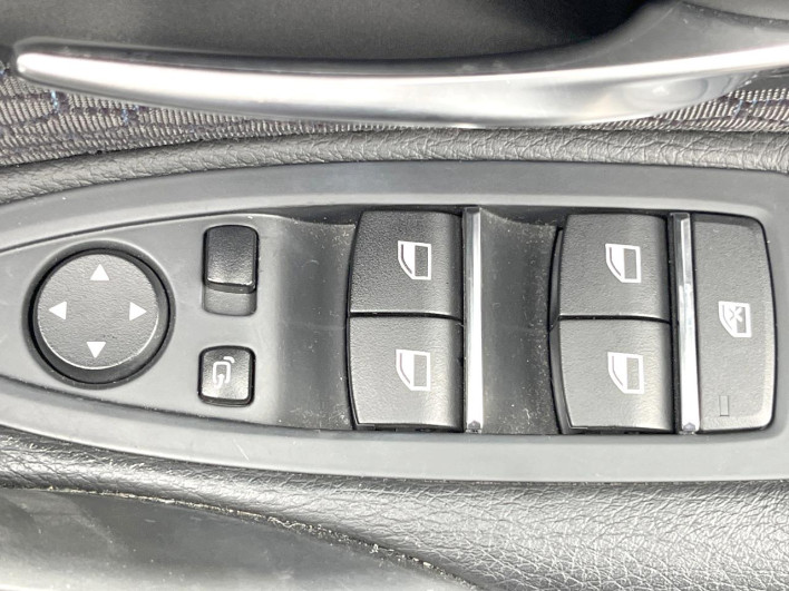 2016 BMW 3 Series DBA-8A20 (UW-6a28d6b1aebe9)[27]