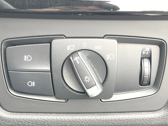 2016 BMW 3 Series DBA-8A20 (UW-6a28d6b1aebe9)[29]