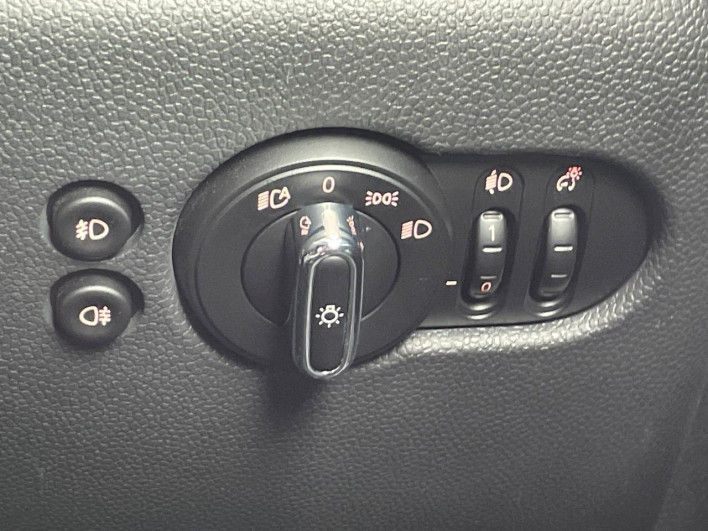 2019 Rover Mini DBA-XU20M (UW-6a28d6bb288f1)[14]