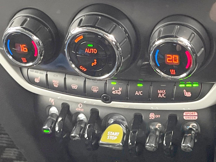 2017 Rover Mini CLA-YU15 (UW-6a28d6bd40711)[23]