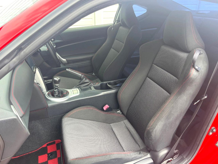 2016 Subaru BRZ DBA-ZC6 (UW-6a28d6c431e65)[16]