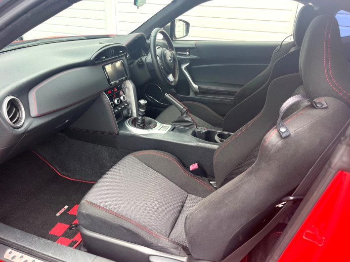 2016 Subaru BRZ DBA-ZC6 (UW-6a28d6c431e65)[15]