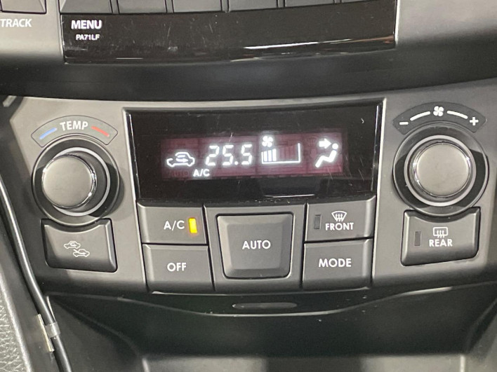 2013 Suzuki Swift DBA-ZC72S (UW-6a28d6c494c57)[26]